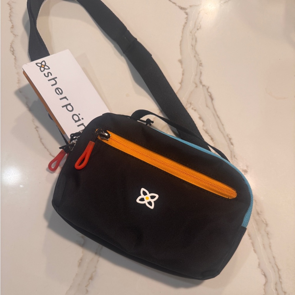 Sherpani Hip Pack Travel Fanny Waist Bum Bag Crossbody Purse Black